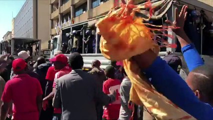 Partido que governa o Zimbábue conquista maioria absoluta