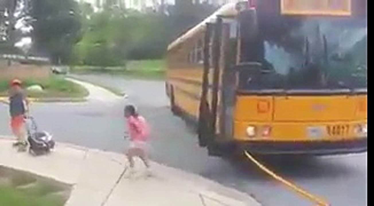 Kanada'da okul servisi durduğunda trafik bu hale geliyor