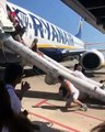 Une batterie externe prend feu dans un avion RyanAir (Barcel