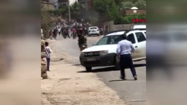 Şırnak Silopi'de Elektrik Dağıtım Ekiplerine Engelleme, Jandarma Havaya Ateş Açtı