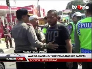 Warga Hadang Truk Sampah Menuju TPA