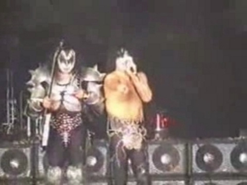 Paul Stanley gets mad at a laser guy