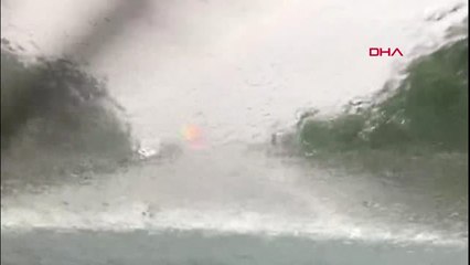 Rize'de Sel ve Heyelan 3 Motosikletli Mahsur Kaldı