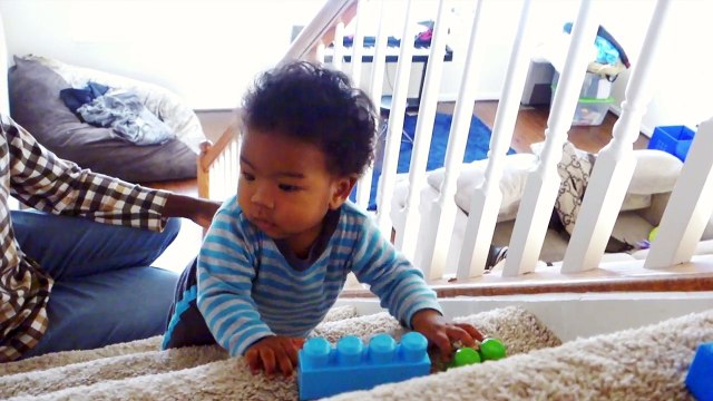 6 MONTH OLD BABY CRAWLING UP STEPS | AMBW VLOG