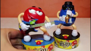 Funny Toys M & M Dancing and Singing Mini Figures