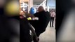 Enorme baston entre Kaaris et Booba (et leurs potes) à l'aéroport de Paris Orly