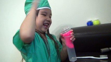 Japanese kids pretend dentist play 日本の子どもの歯医者さんごっこ