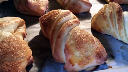 Descargar video: BRIOCHE NASTRINE SOFFICI e SFOGLIATE Facili e Veloci - Tutti a Tavola