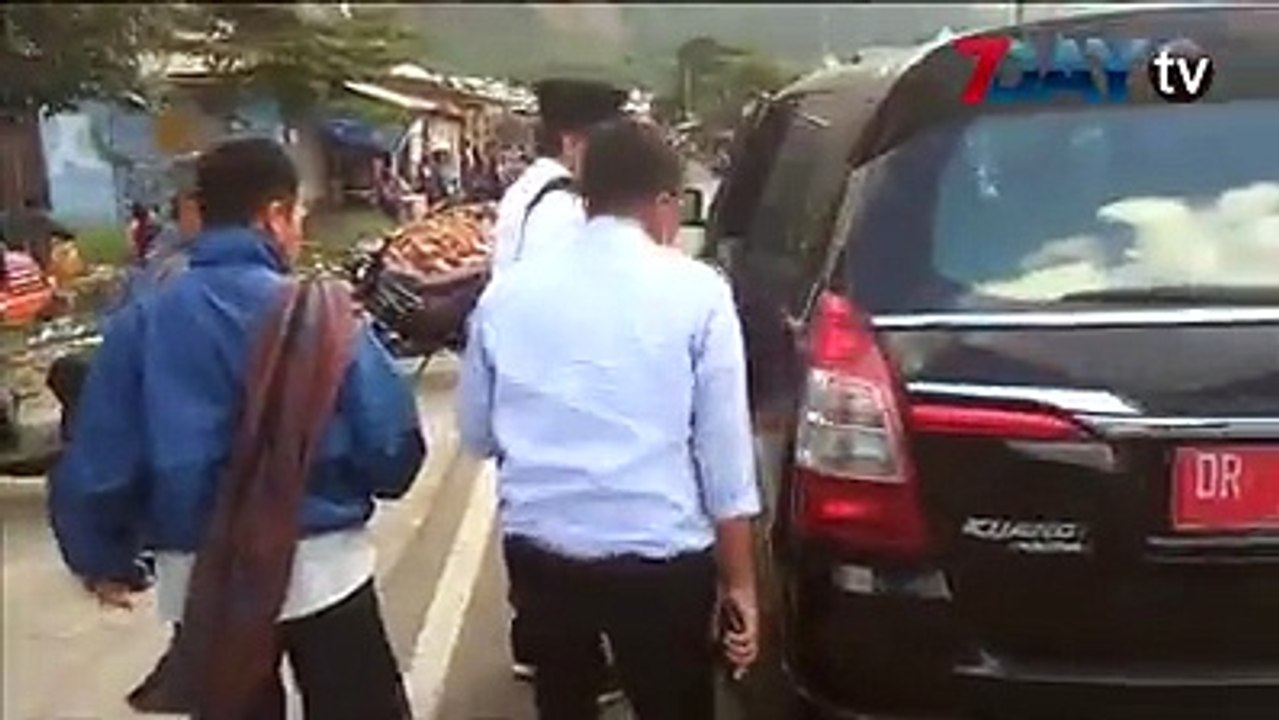 အင္ဒိုနီးရွားမွာ ငလ်င္လႈပ္ခတ္ၿပီး လူ ၁၀ ဦးထက္မနည္း ေသဆံုးဇူလိုင္ - ၂၉ ၊၂၀၁၈အင္ဒိုနီးရွား ႏုိင္ငံက ကမာၻလွည့္ ခရီးသည္ေတြၾကား ထင္ရွားတဲ့ လြမ္ေဘာ့ခ္ကၽြန္းမွာ အ