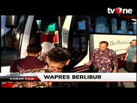 Jusuf Kalla dan Keluarga Berlibur ke Berbagai Candi