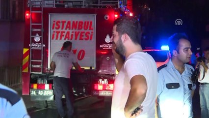 Beyoğlu'nda park halindeki dolmuş yandı - İSTANBUL