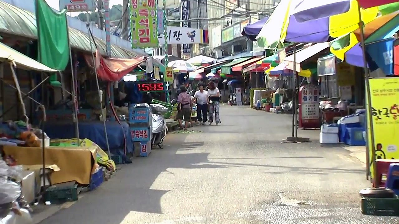 폭염에 손님 발길 끊긴 시장...상인들 한숨만 / YTN