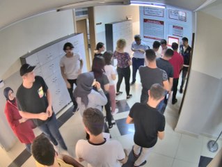 Başkasının Yerine Sınava Girmek İstediği Anlaşılınca Camdan Atladı