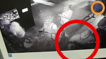 Un américain vole un requin dans un aquarium et le met dans un landau pour s'enfuir !