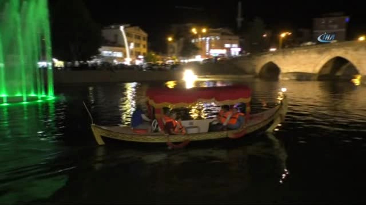 Yeşilırmak'ta Osmanlı Kayıkları Yüzmeye Başladı