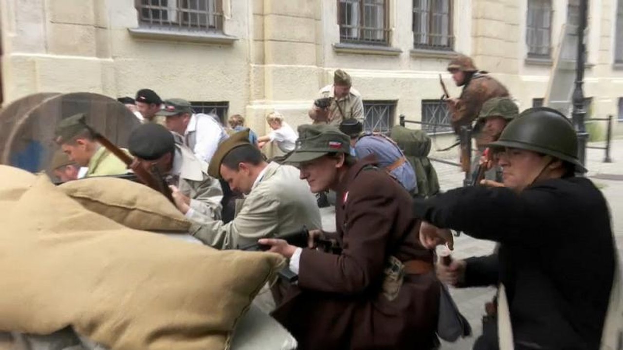 Warschauer Aufstand in Budapest nachgespielt