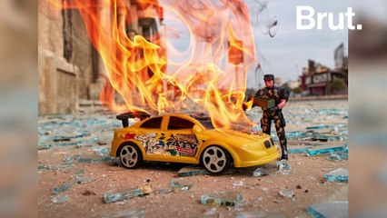 L'artiste Brian McCarty montre l'horreur de la guerre avec des jouets d'enfants