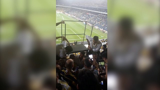 Fenerbahçe hazırlık maçında Cagliari'yi 2-1 mağlup etti | Ali Koç, Cagliari maçını tribünde taraftarlarla birlikte izledi