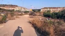 فيديو يظهر تجمع للصحفيين والنشطاء قرب حاجز جبارة الإسرائيلي في انتظار الإفراج عن الأسيرة عهد التميمي ووالدتها ناريمان ، وتم الافراج عنها قبل قليل .