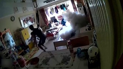 شاهد: ماذا فعل هذا الأب الصيني حين انفجرت دراجته الإلكترونية داخل منزله؟