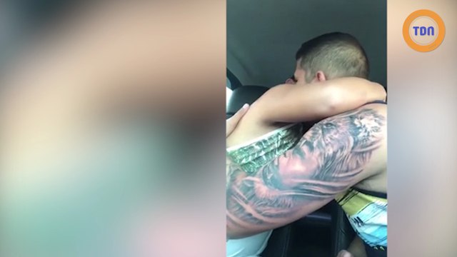 Émouvant : Un jeune homme tatoue le visage de son frère trisomique sur le bras