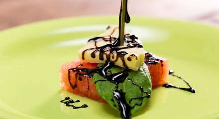 طريقة عمل لقيمات البطيخ بالجبن الأبيض