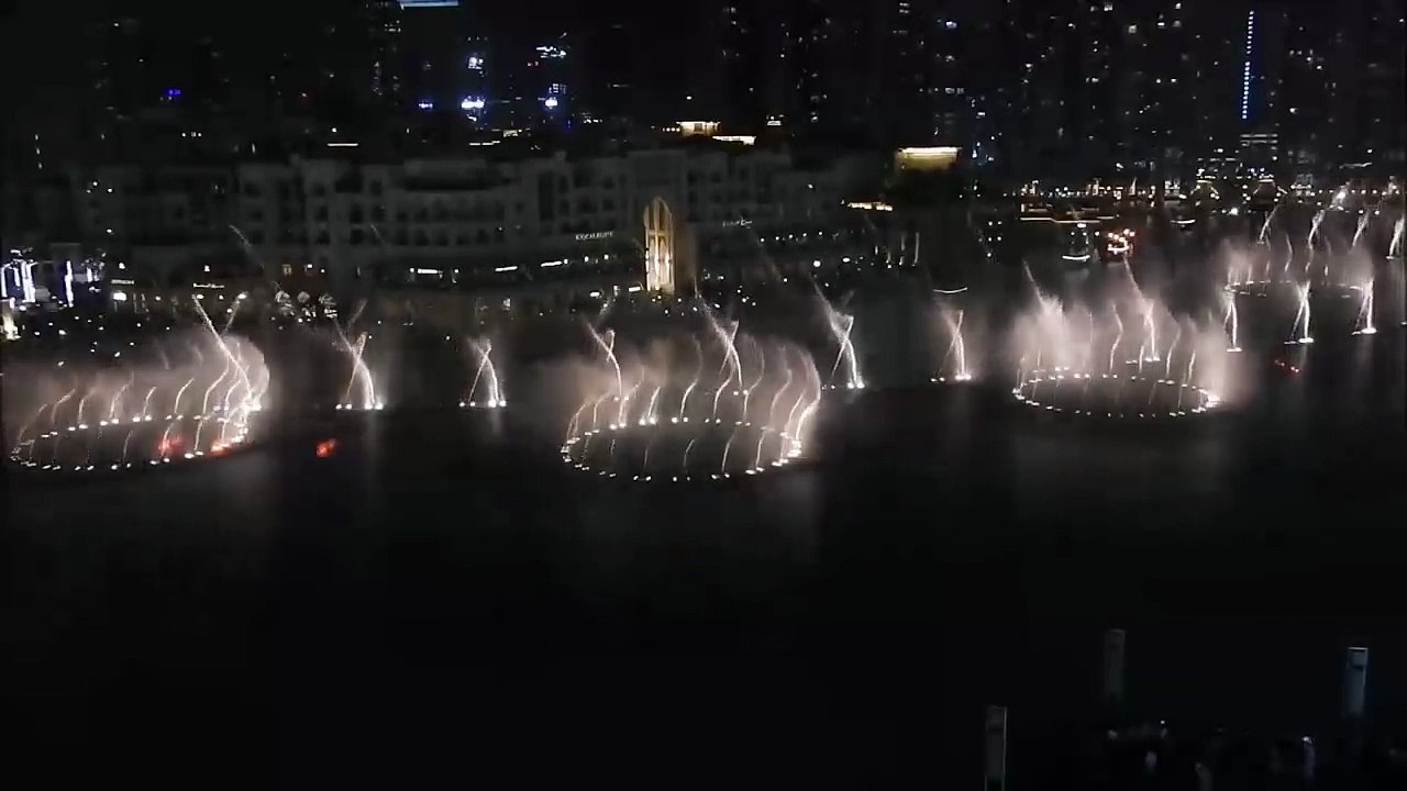 نوافير برج خليفة تتراقص على أنغام صوت الإمارات عيضة المنهالي