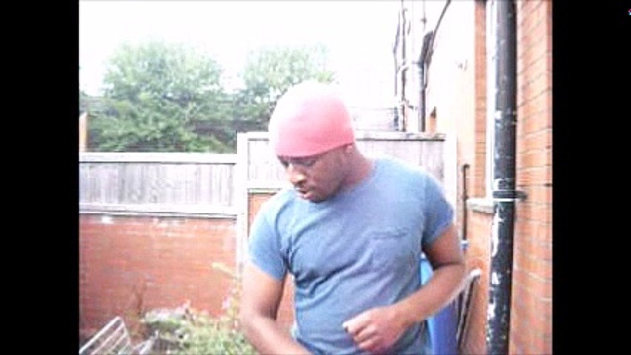 Warren Ndoua - Smaller (Music Video)