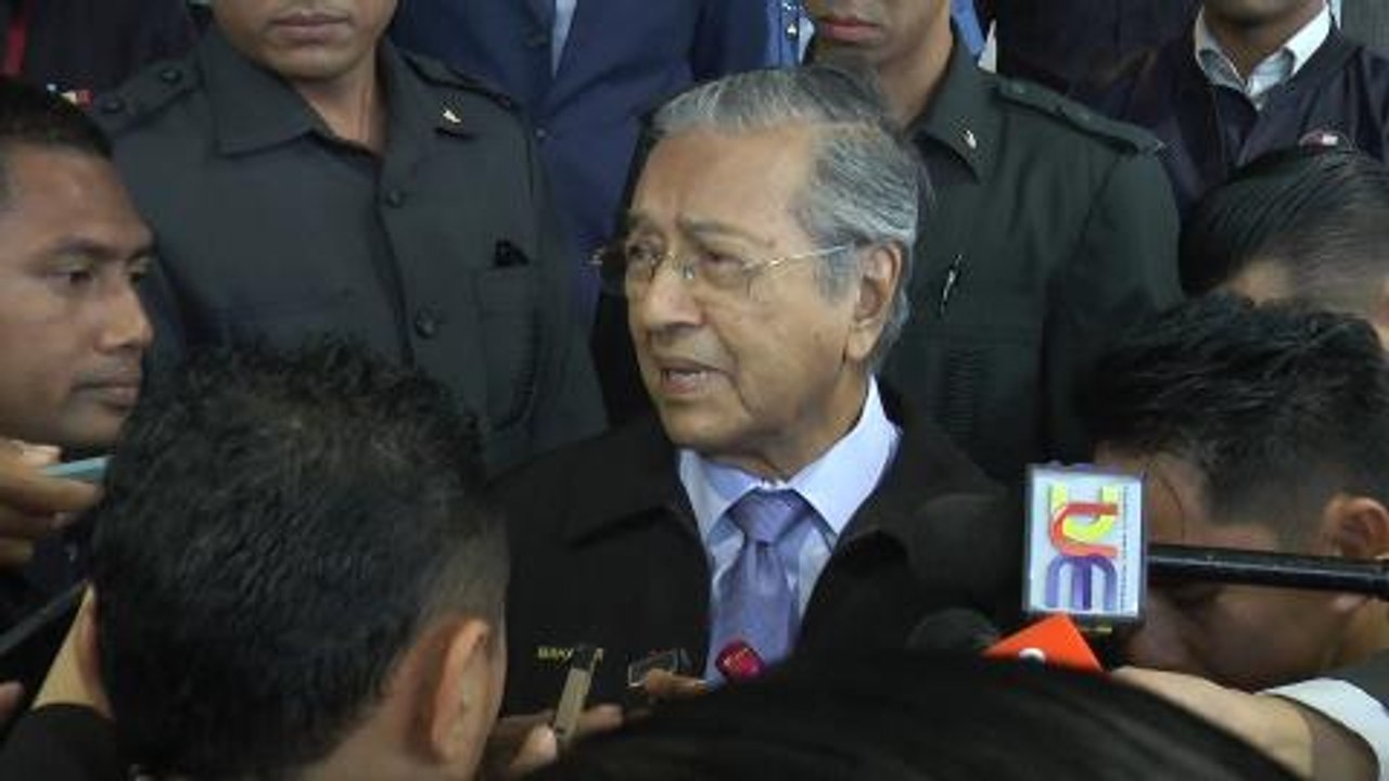Tun M tells political appointees who have yet to receive salaries to be patience