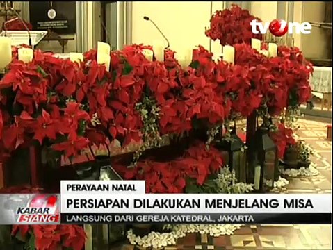 Persiapan Jelang Misa Natal di Gereja Katedral