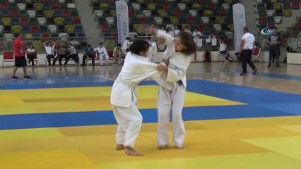 Suriyeli ile Türk Çocuklar Judo Turnuvasında Buluştu