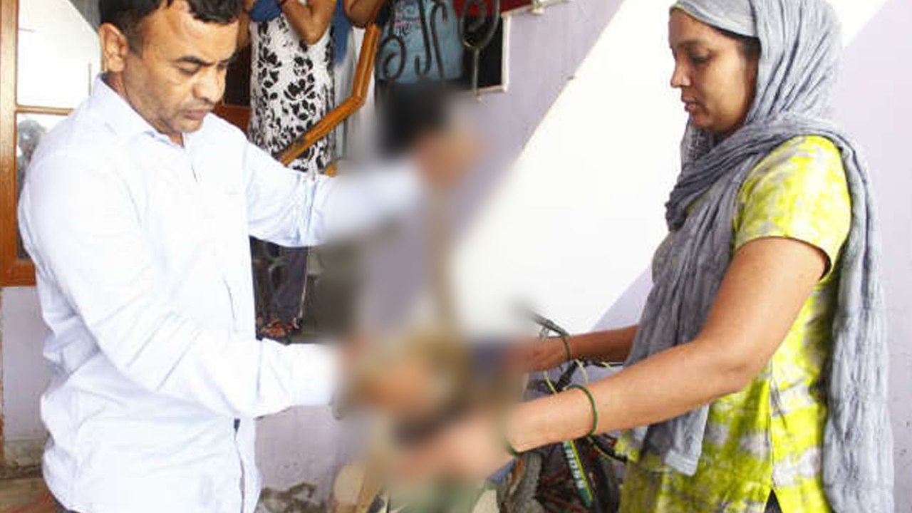 కిచెన్‌లో ప్రత్యక్షమైన భారీ కొండచిలువ