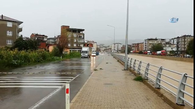 Ünye'de Sel! Sokaklar Sular Altında Kaldı