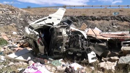 Traktörle Çarpışan Tır Paramparça Oldu