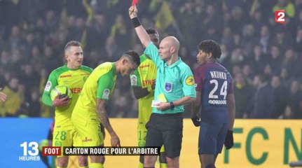 Quand un arbitre tacle violemment un joueur du FC Nantes - ZAPPING ACTU BEST OF DU 23/08/2018