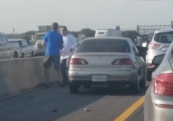 Woman Gives Hilarious Commentary as Men Fight on Texas Highway