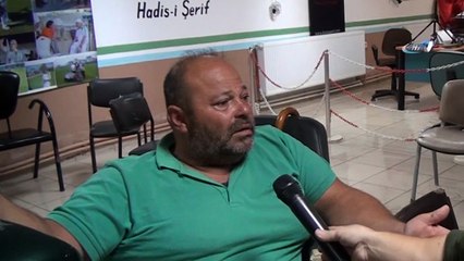 Engelli vatandaşların spor yaptığı salonu su bastı, biriken suyu akülü arabasıyla temizlemeye çalıştı