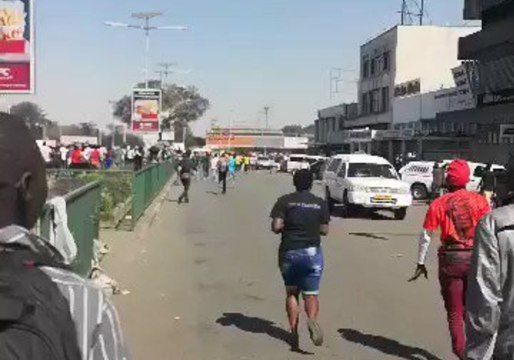 Harare Civilians Flee As Clashes With Local Authorities Continue