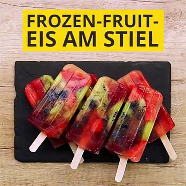 Selbstgemachtes Eis ist immer etwas tolles - Dieses mal: gefrorene Früchte-Eis am Stiel ZUM REZEPT 
