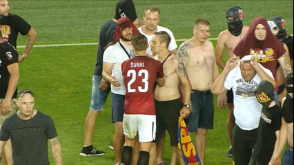 Qualifs C3 - Les ultras du Sparta Prague envahissent le terrain après un pénalty litigieux