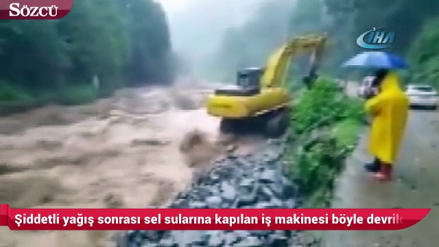 Şiddetli yağış sonrası sel sularına kapılan iş makinesi böyle devrildi