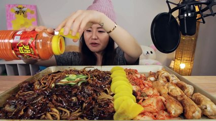BLACK BEAN NOODLES + SPICY FIRE DUMPLINGS | MUKBANG