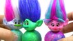 DREAWORKS TROLLS Weeble Wobbles with Mashems & Fashems