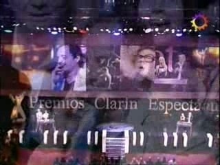 clarin - mariana - entrega premio