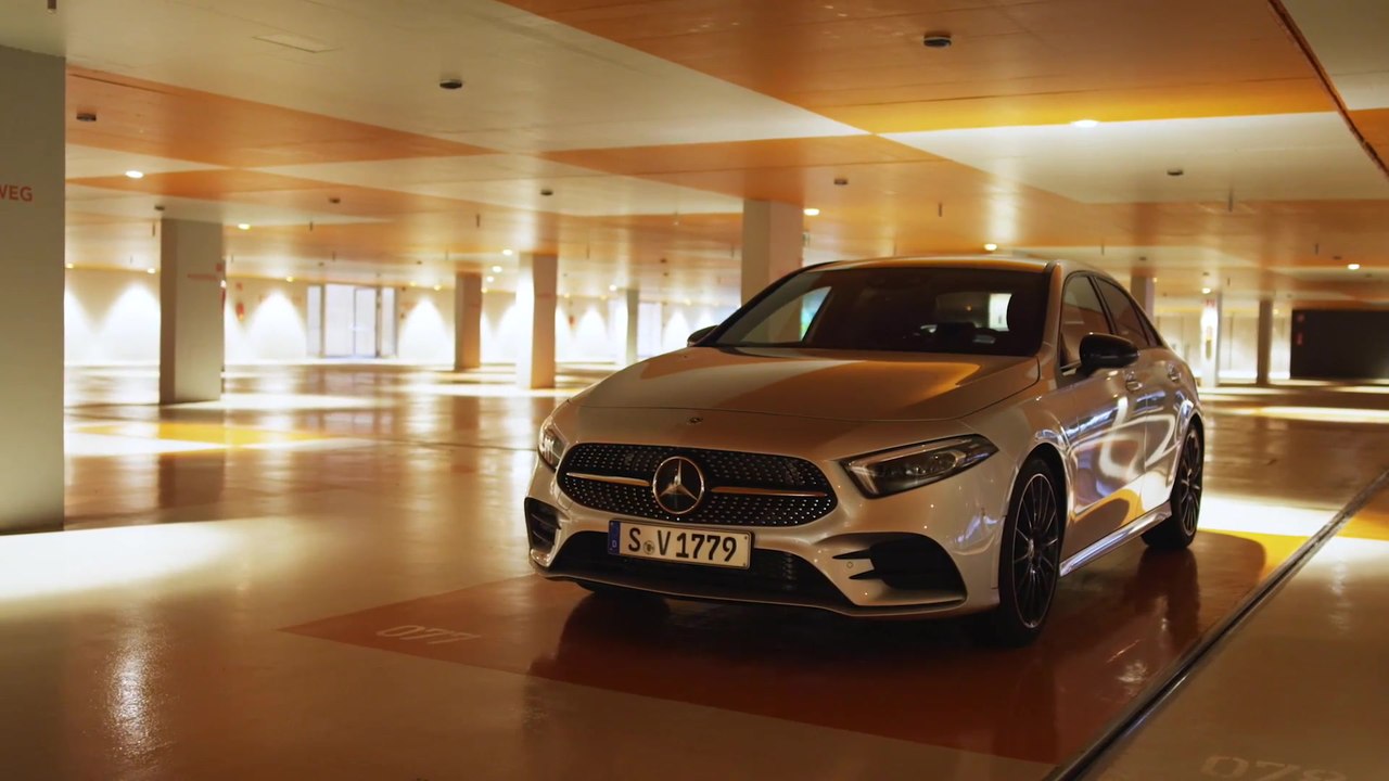 Neue A-Klasse Limousine - Kompakter Einstieg in die Premium-Limousinen-Welt von Mercedes-Benz