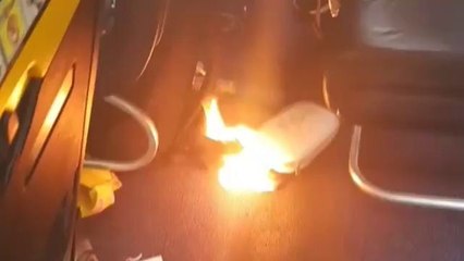 Dans un avion RyanAir en Barcelone, une batterie externe prend feu