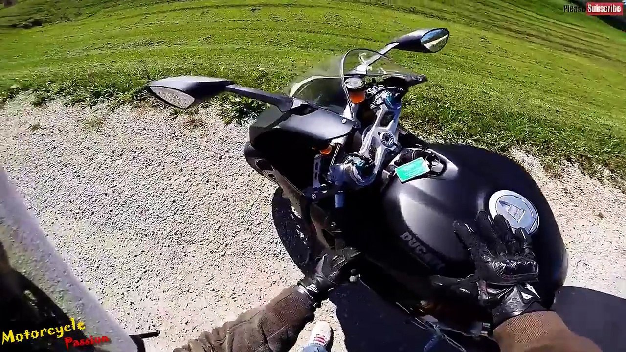 Motorcycle Crashes & Big Accidents Compilation 2016 + Motorcycle Fail.