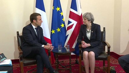 Theresa May e Emmanuel Macron reúnem-se em França