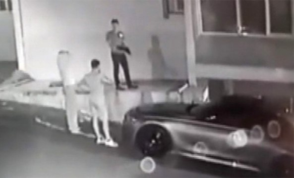 Örümcek Adam' Gibi Evlere Tırmanan Hırsızlar Yakalandı