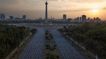 Thousands attempt to break world record with Indonesian line dance ahead of Asian Games